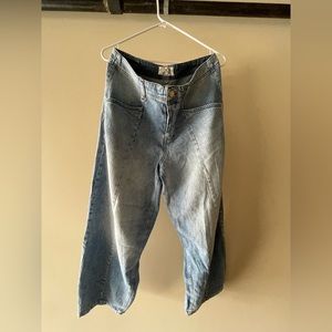 Like new Free People Malik slouchy Jeans// size 29